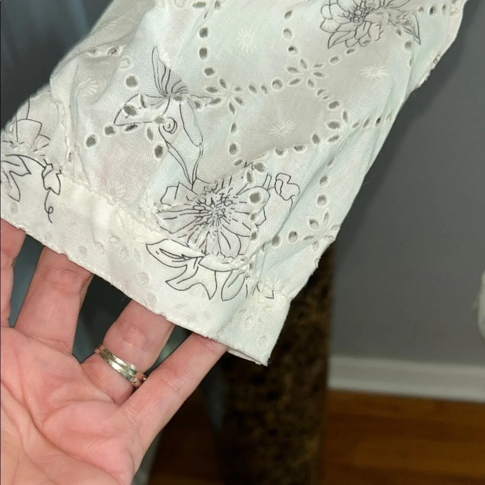 Sag harbor Floral Embroidered Cream Women's Top